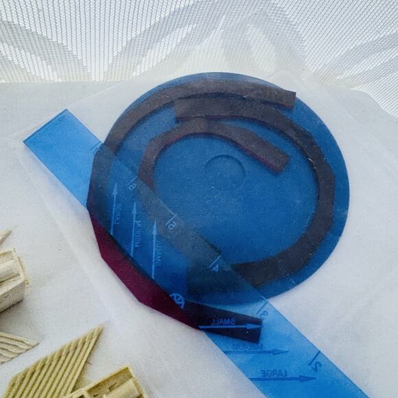 The Uncharted Seas Bone Griffons Starter Fleet UNPAINTED Bone Cruiser Maggot - Picture 8 of 10